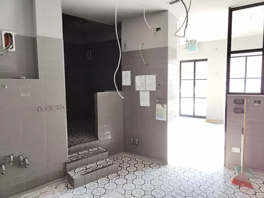 Immagine 8 di Negozio in vendita  in Viale Carducci 41 a Cesena