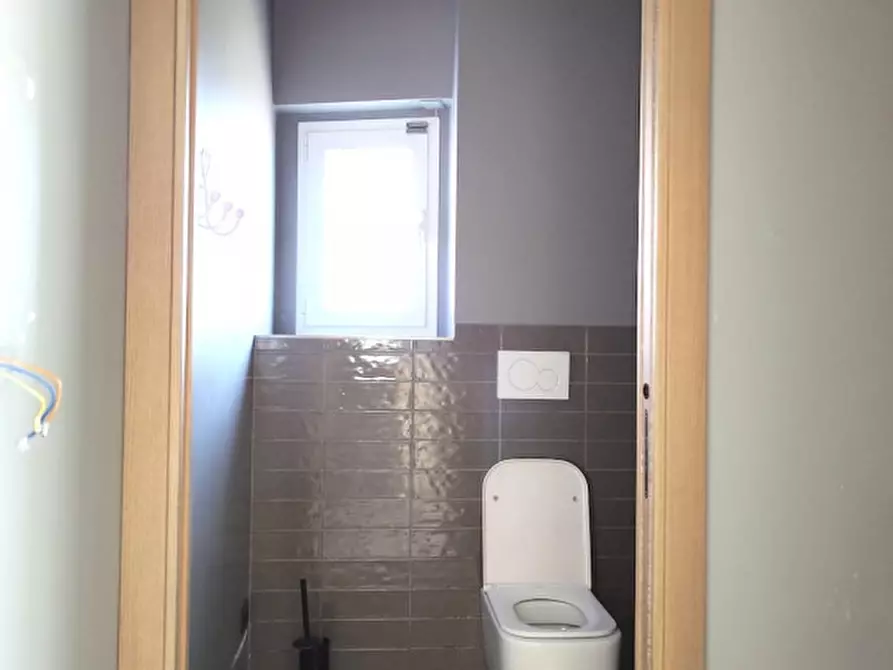 Immagine 11 di Negozio in vendita  in Viale Carducci 41 a Cesena