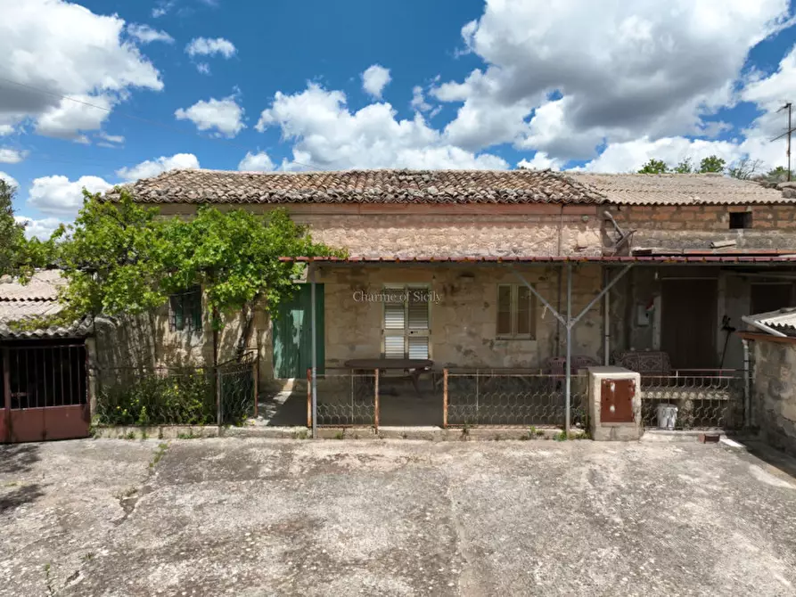 Immagine 1 di Casa indipendente in vendita  a Ragusa