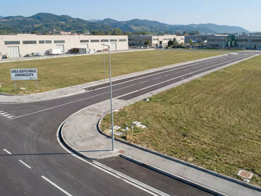 Immagine 2 di Terreno in vendita  a Montebelluna