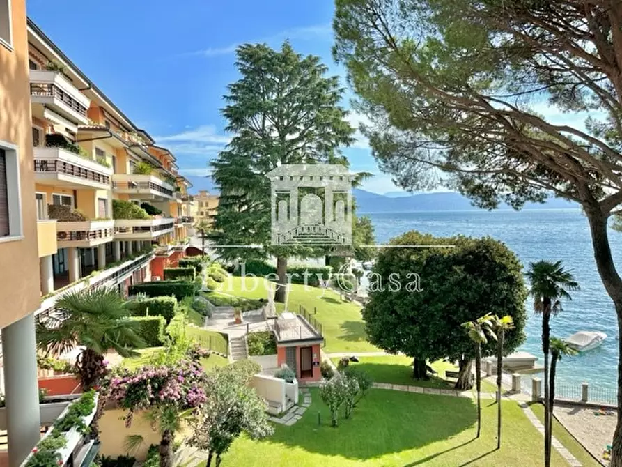 Immagine 2 di Appartamento in vendita  in Corso Zanardelli a Gardone Riviera