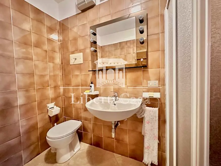 Immagine 18 di Appartamento in vendita  in Corso Zanardelli a Gardone Riviera