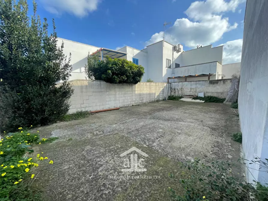 Immagine 4 di Villa in vendita  in Via Dei Mille 22 a Melendugno