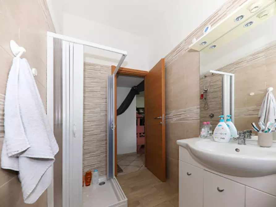 Immagine 9 di Appartamento in vendita  in Via Pinemonte a Osnago