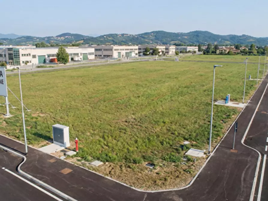Immagine 3 di Terreno in vendita  a Montebelluna