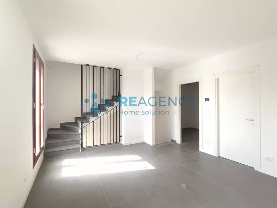 Immagine 10 di Villetta a schiera in vendita  in Via del Castello a Signa