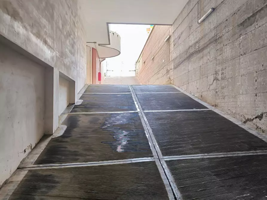 Immagine 4 di Garage in vendita  in Via Savonarola a Gallipoli