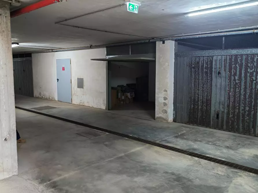 Immagine 6 di Garage in vendita  in Via Savonarola a Gallipoli