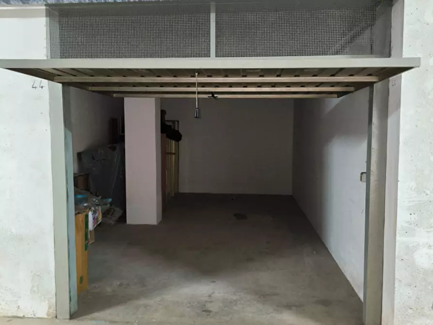 Immagine 7 di Garage in vendita  in Via Savonarola a Gallipoli