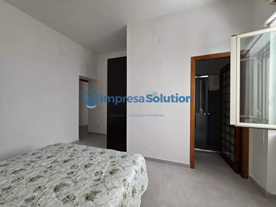 Immagine 21 di Camera in affitto  in Via Vincenzo Ciaravolo a Napoli