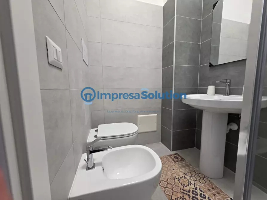 Immagine 26 di Camera in affitto  in Via Vincenzo Ciaravolo a Napoli