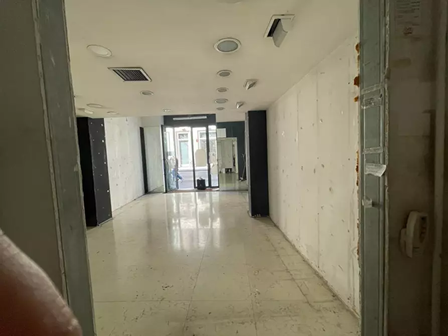 Immagine 10 di Negozio in affitto  in VIA PANZANI a Firenze