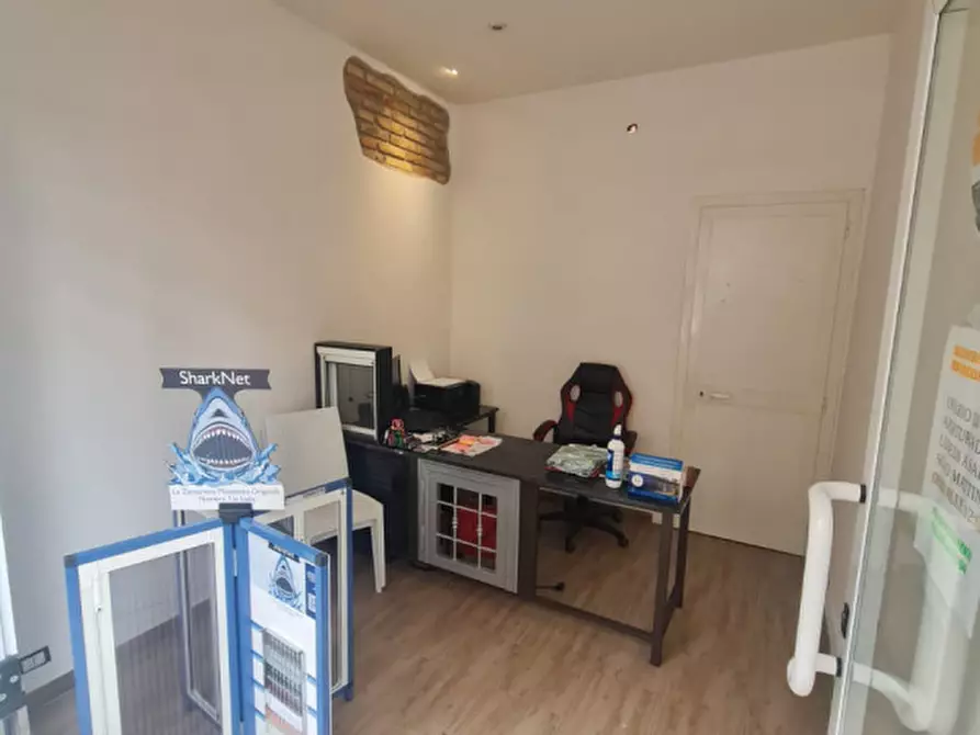 Immagine 2 di Negozio in vendita  in Via Duchessa di Galliera a Roma