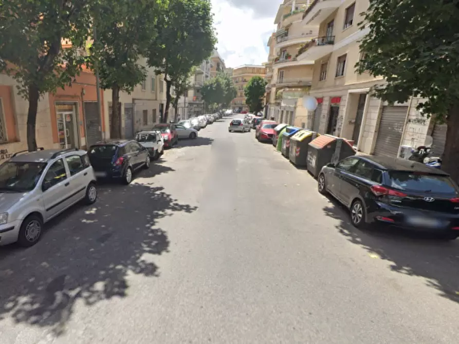 Immagine 3 di Negozio in vendita  in Via Duchessa di Galliera a Roma