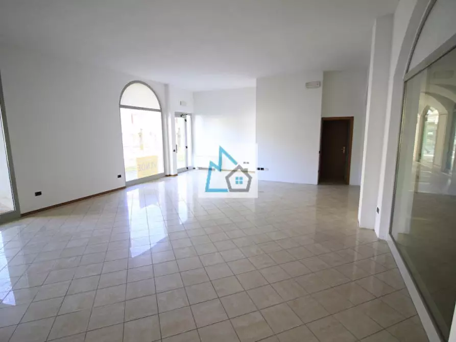 Immagine 7 di Negozio in vendita  in Via Del Foro a Tione Di Trento