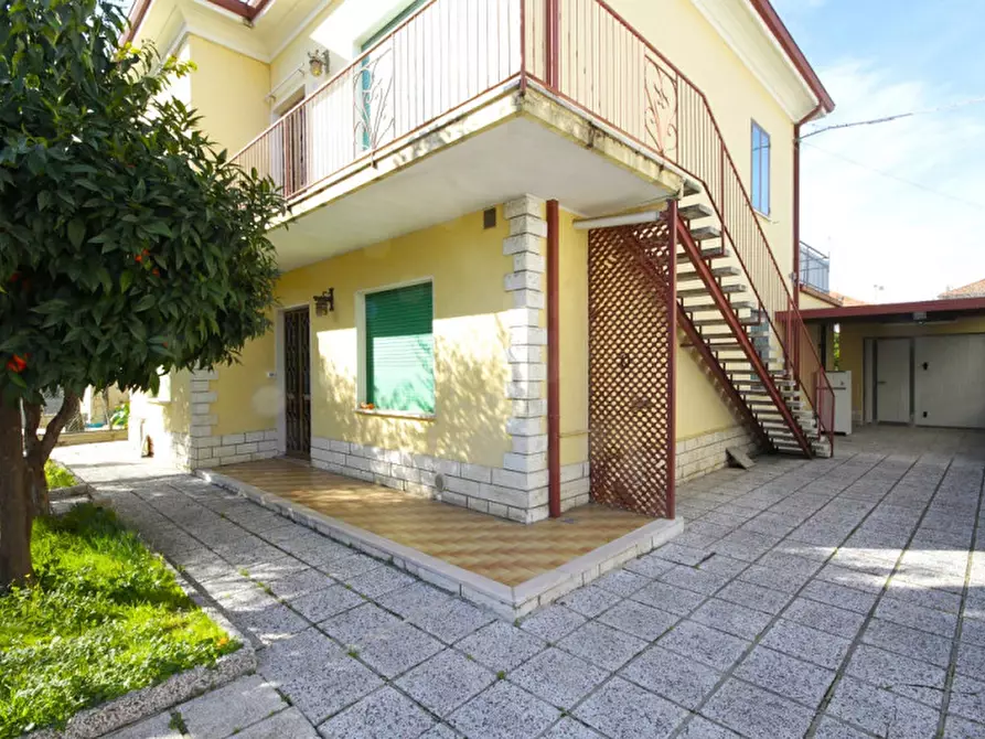 Immagine 2 di Casa bifamiliare in vendita  in viale Campania 10 a Riccione