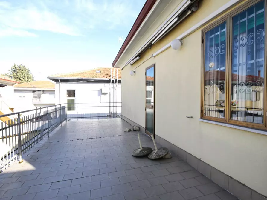 Immagine 11 di Casa bifamiliare in vendita  in viale Campania 10 a Riccione