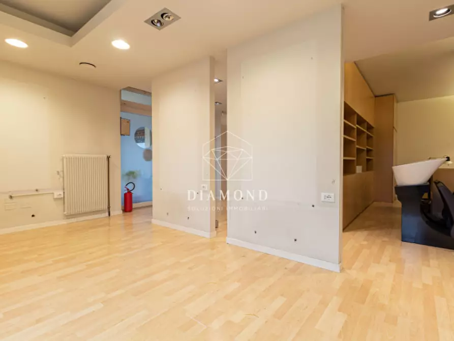 Immagine 11 di Ufficio in vendita  in Via Roma a Fonte