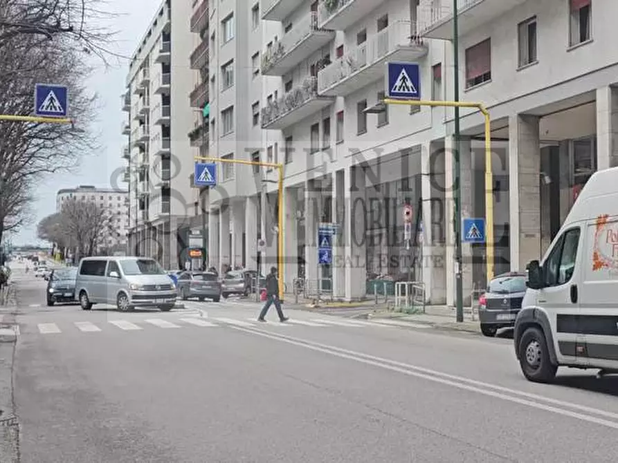 Immagine 2 di Attività commerciale in vendita  a Venezia