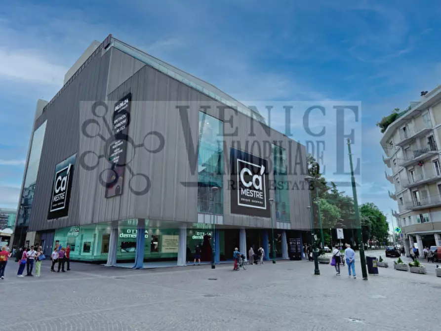 Immagine 3 di Attività commerciale in vendita  a Venezia