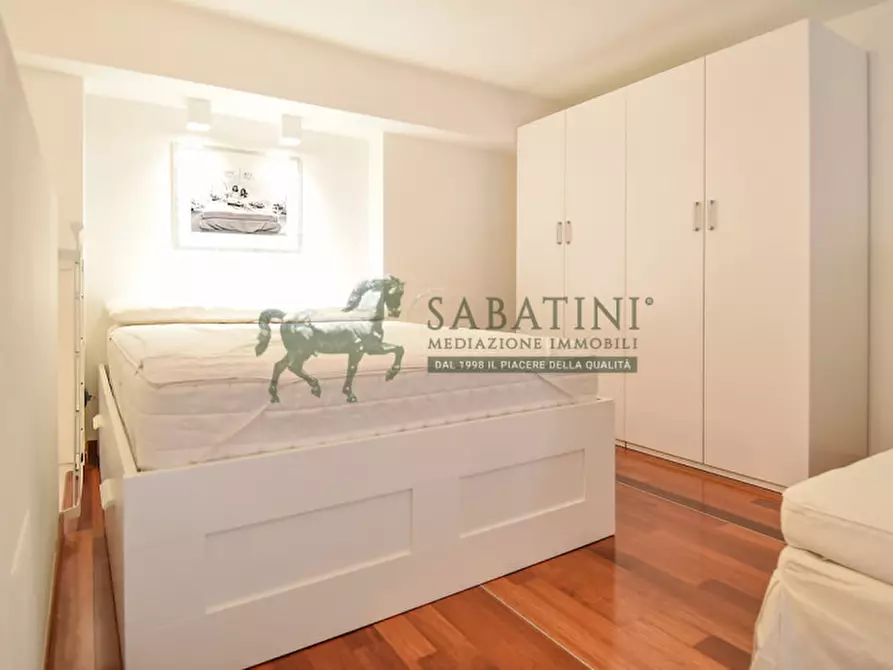 Immagine 5 di Appartamento in vendita  in via gaetano de castillia 24 a Milano