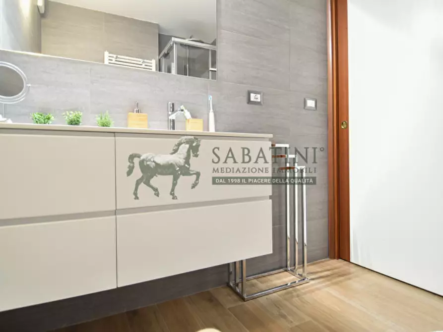 Immagine 9 di Appartamento in vendita  in via gaetano de castillia 24 a Milano