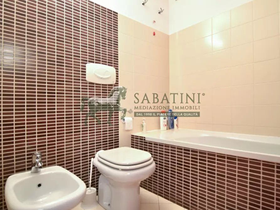 Immagine 12 di Appartamento in vendita  in via gaetano de castillia 24 a Milano