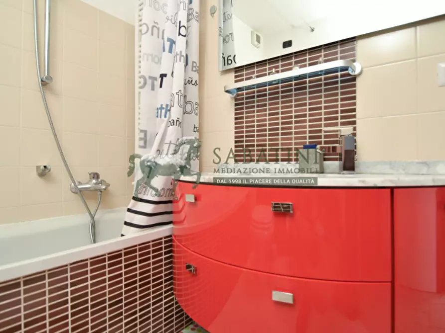 Immagine 13 di Appartamento in vendita  in via gaetano de castillia 24 a Milano