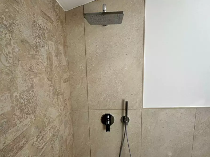 Immagine 9 di Appartamento in vendita  in Piazza Giuseppe Garibaldi a Verona