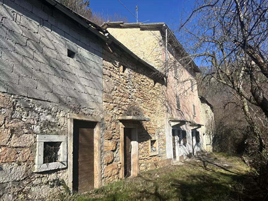 Immagine 12 di Rustico / casale in vendita  in via case nuove a Bosco Chiesanuova