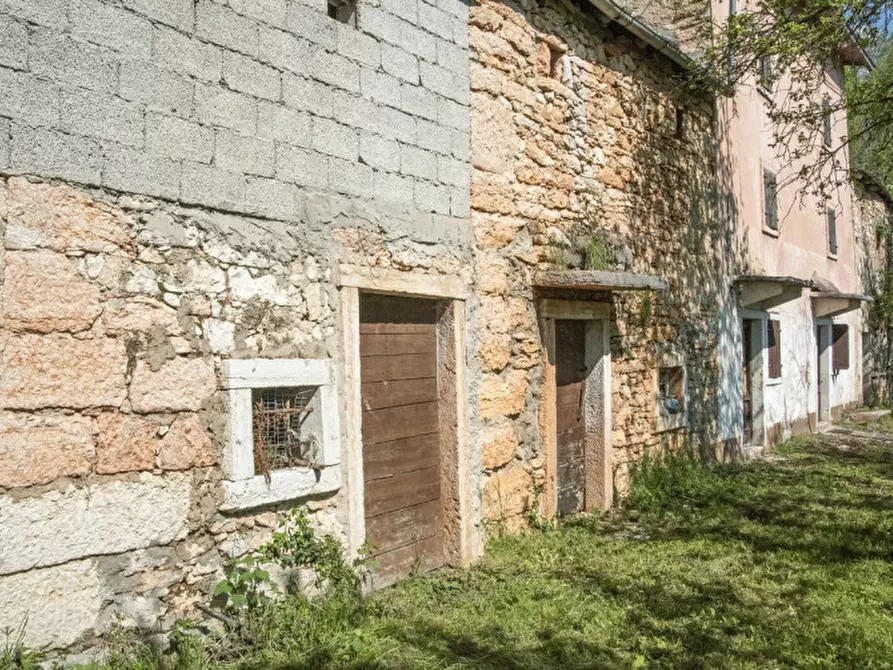 Immagine 15 di Rustico / casale in vendita  in via case nuove a Bosco Chiesanuova