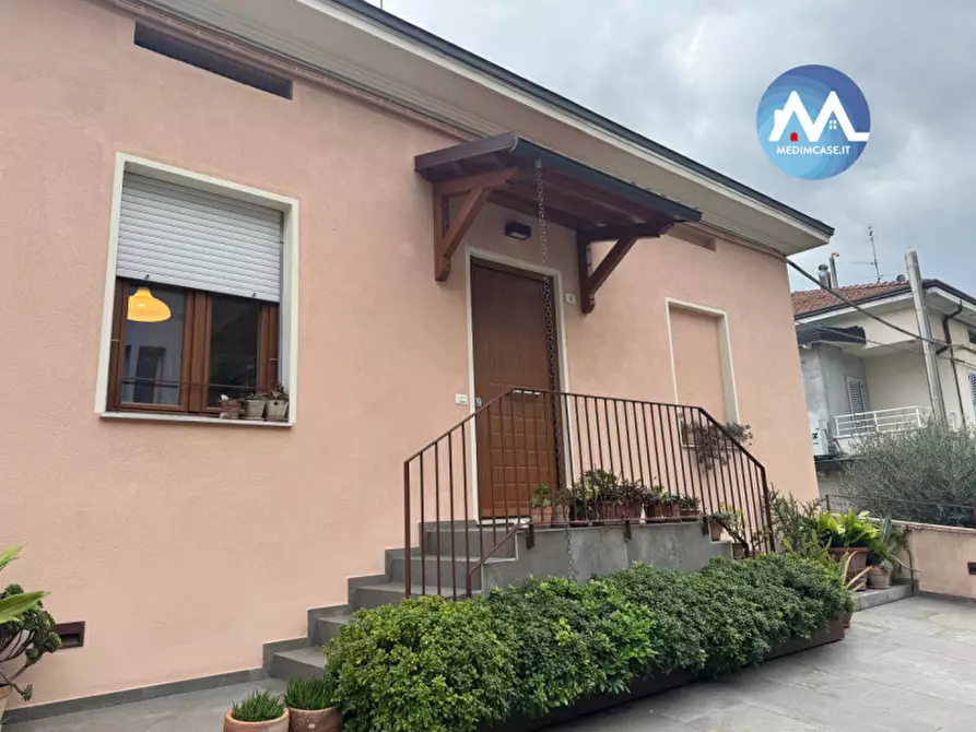 Immagine 1 di Casa bifamiliare in vendita  in via gramsci a Vallefoglia