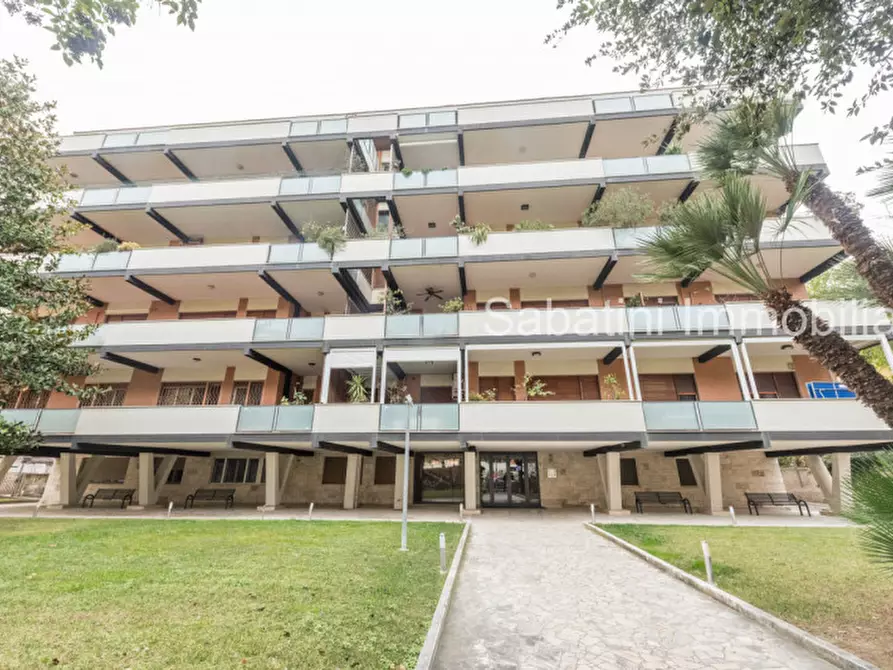 Immagine 1 di Appartamento in vendita  in Viale Regina Margherita, 59 a Pescara