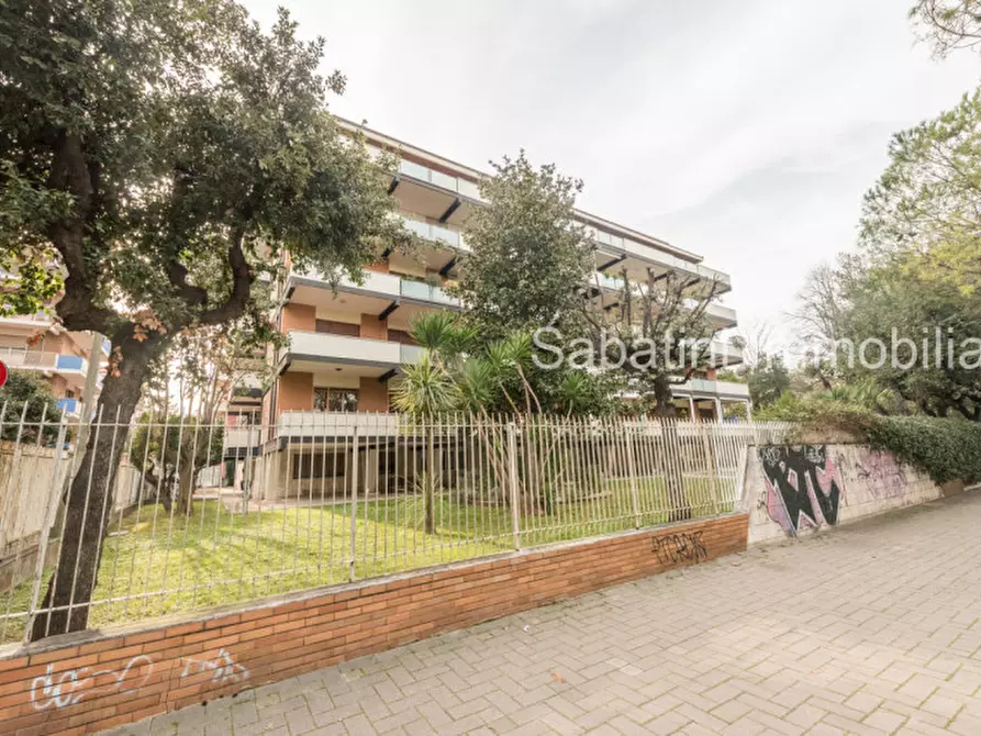 Immagine 3 di Appartamento in vendita  in Viale Regina Margherita, 59 a Pescara