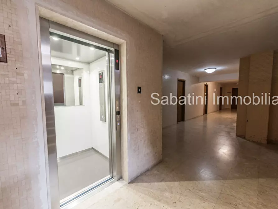 Immagine 9 di Appartamento in vendita  in Viale Regina Margherita, 59 a Pescara