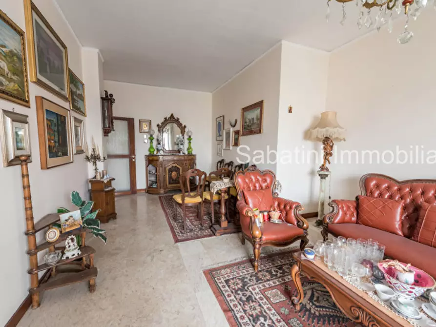 Immagine 12 di Appartamento in vendita  in Viale Regina Margherita, 59 a Pescara