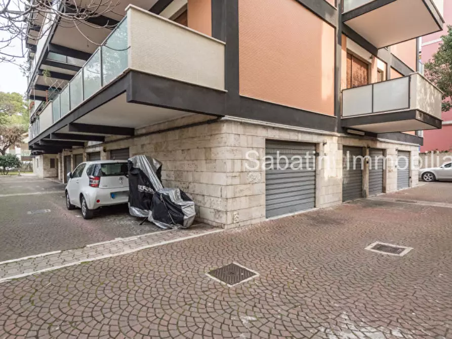 Immagine 37 di Appartamento in vendita  in Viale Regina Margherita, 59 a Pescara