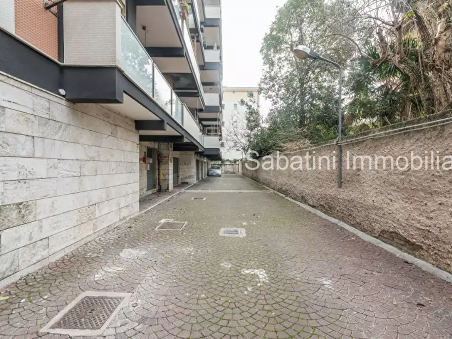 Immagine 38 di Appartamento in vendita  in Viale Regina Margherita, 59 a Pescara