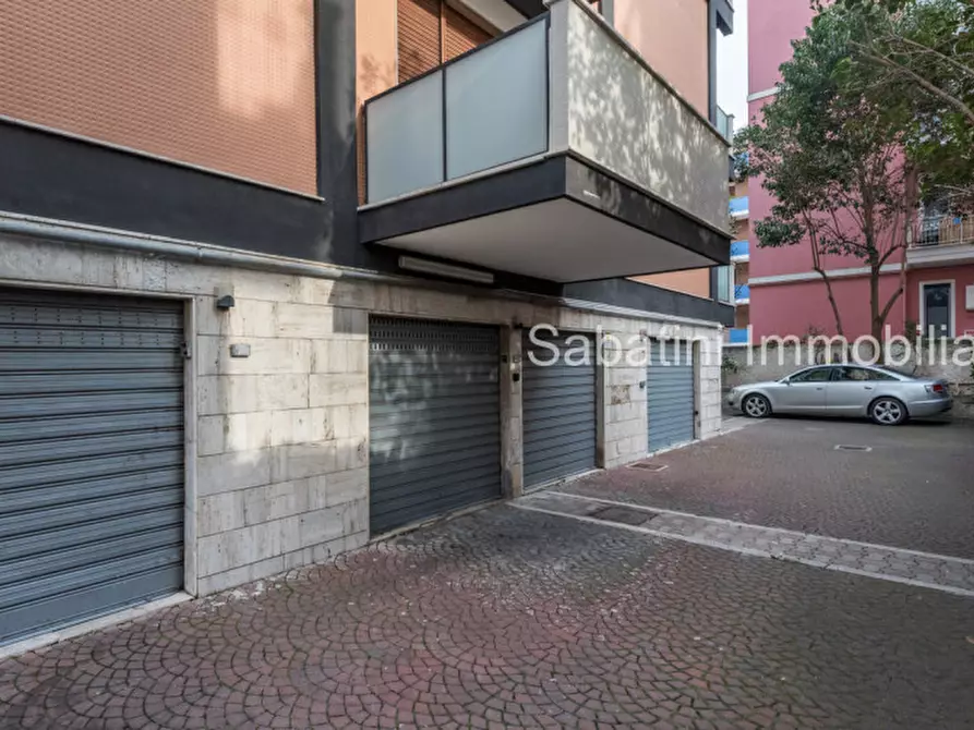 Immagine 39 di Appartamento in vendita  in Viale Regina Margherita, 59 a Pescara