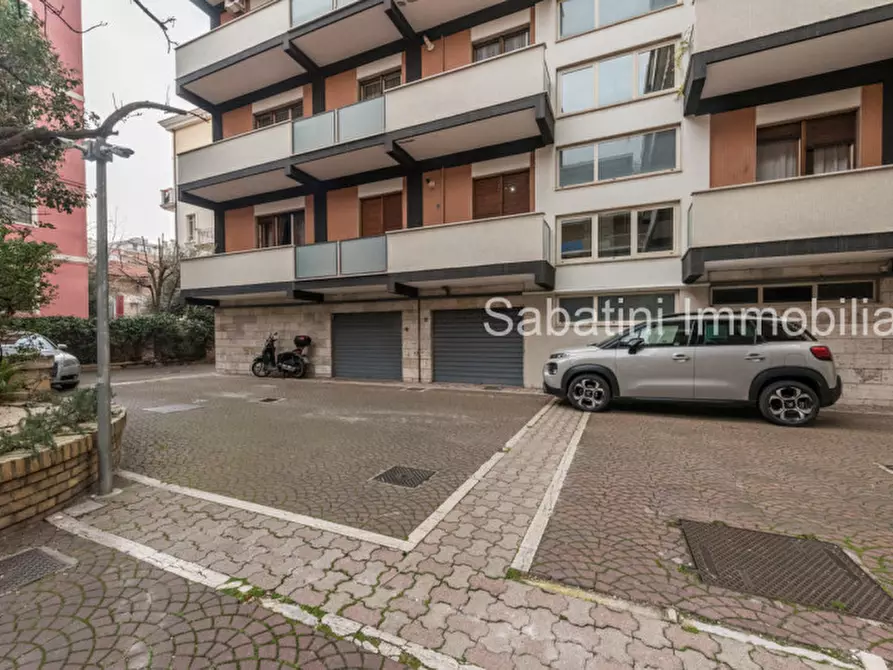 Immagine 44 di Appartamento in vendita  in Viale Regina Margherita, 59 a Pescara