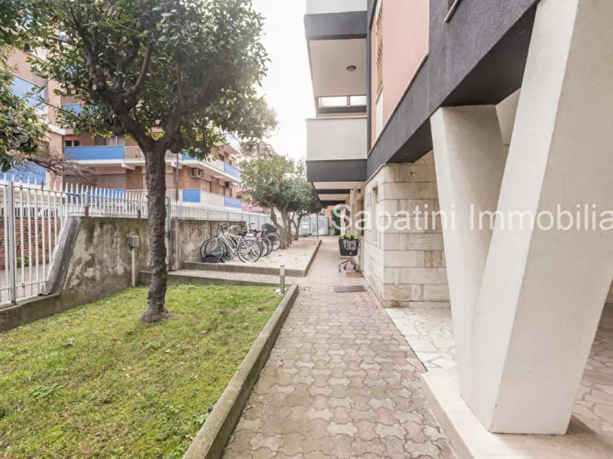 Immagine 45 di Appartamento in vendita  in Viale Regina Margherita, 59 a Pescara