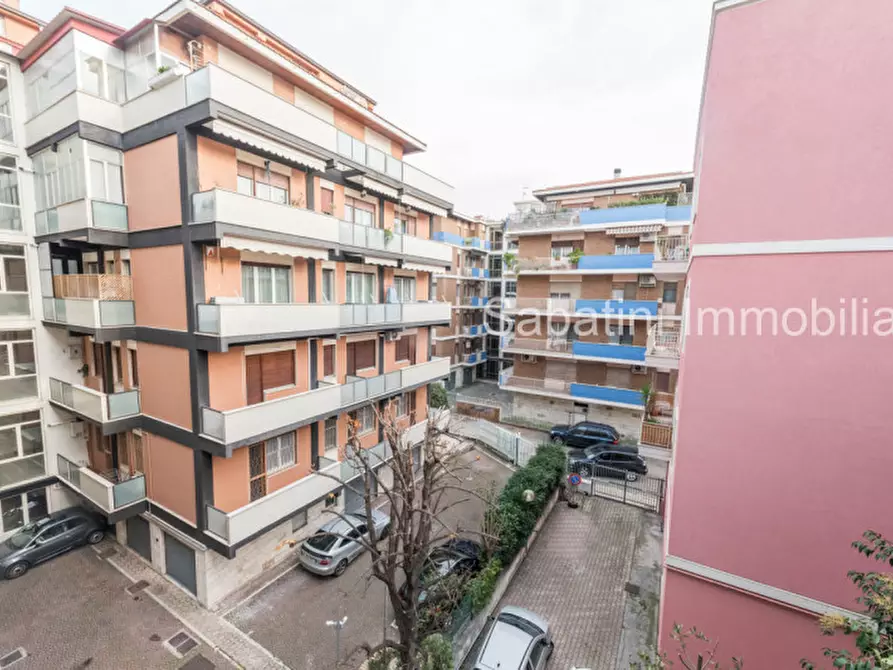 Immagine 52 di Appartamento in vendita  in Viale Regina Margherita, 59 a Pescara