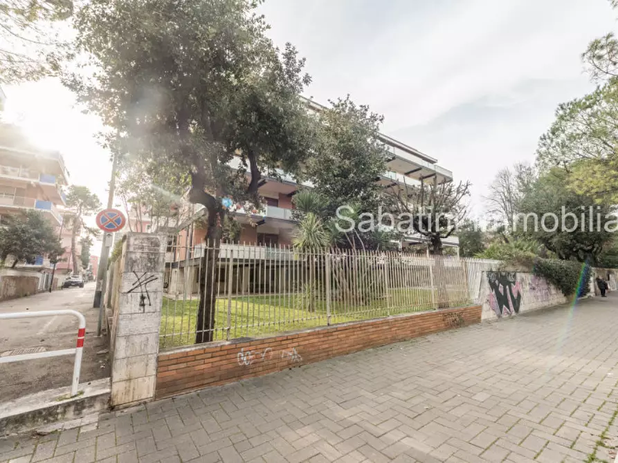 Immagine 55 di Appartamento in vendita  in Viale Regina Margherita, 59 a Pescara