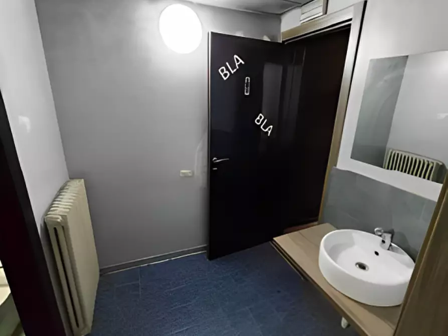 Immagine 13 di Attività commerciale in vendita  in Via Dalmine, 10 a Curno
