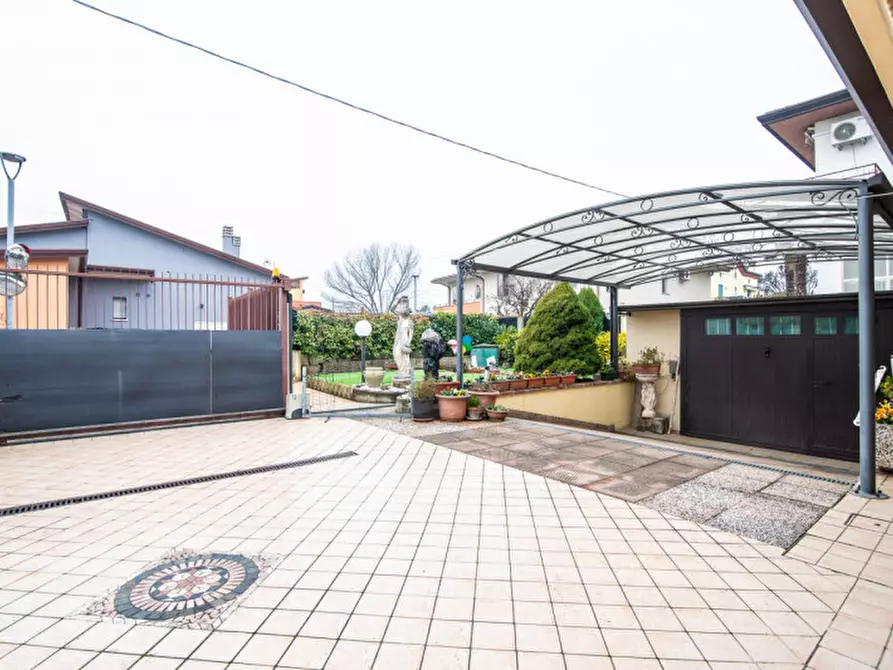 Immagine 2 di Casa indipendente in vendita  in Via dei Tigli a Abano Terme