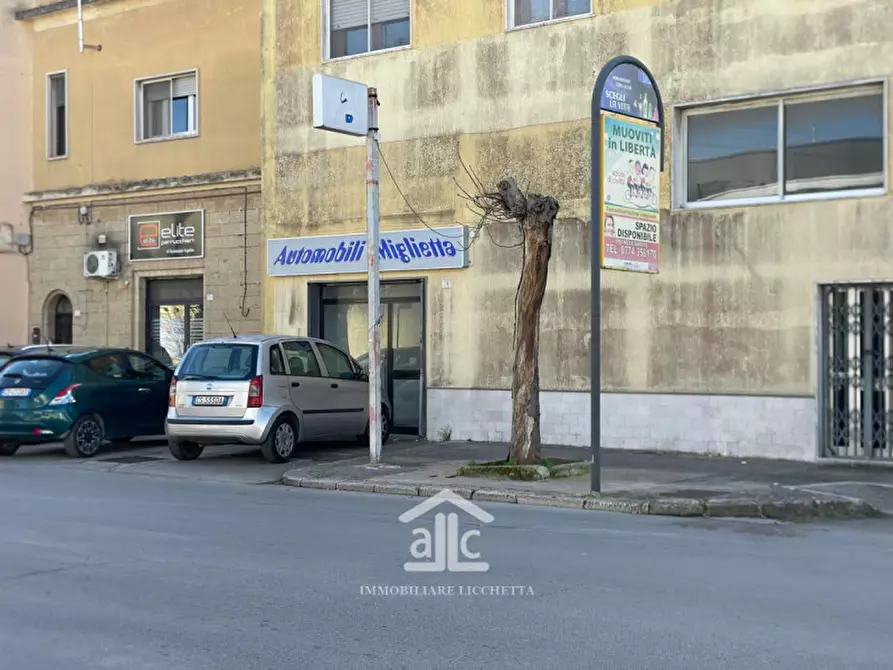 Immagine 2 di Negozio in vendita  in via kennedy 74 a Trepuzzi