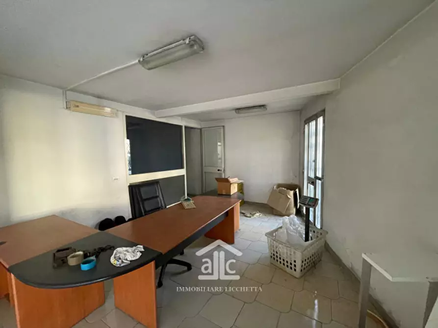 Immagine 7 di Negozio in vendita  in via kennedy 74 a Trepuzzi