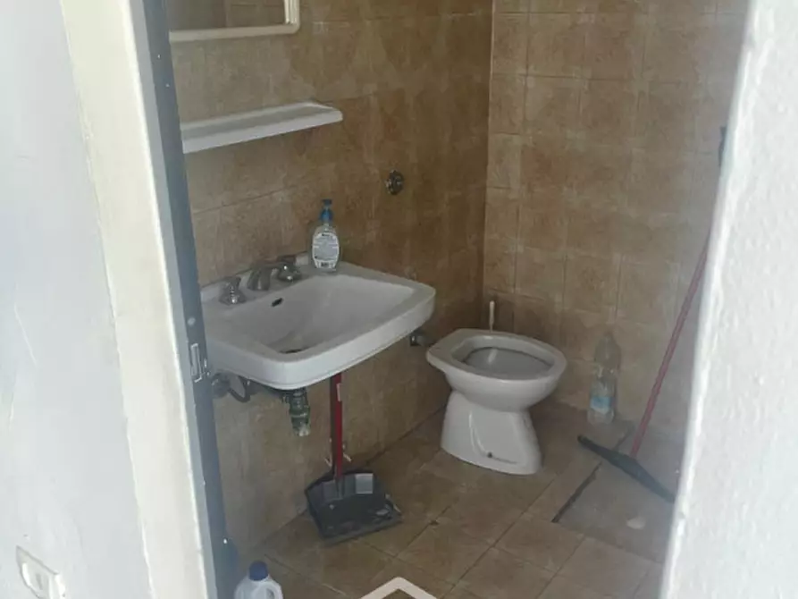 Immagine 8 di Negozio in vendita  in via kennedy 74 a Trepuzzi