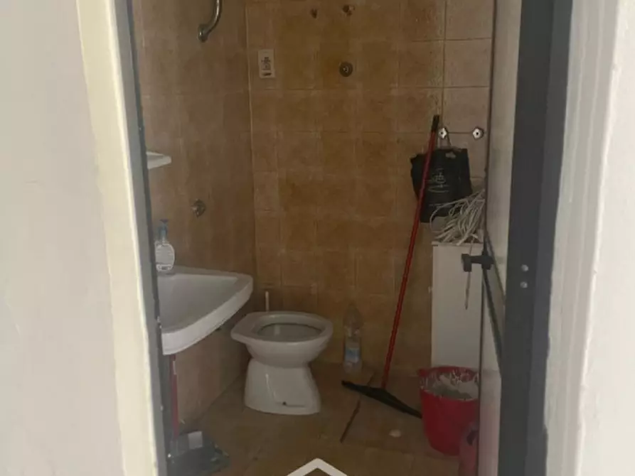 Immagine 9 di Negozio in vendita  in via kennedy 74 a Trepuzzi