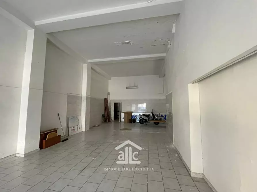 Immagine 10 di Negozio in vendita  in via kennedy 74 a Trepuzzi